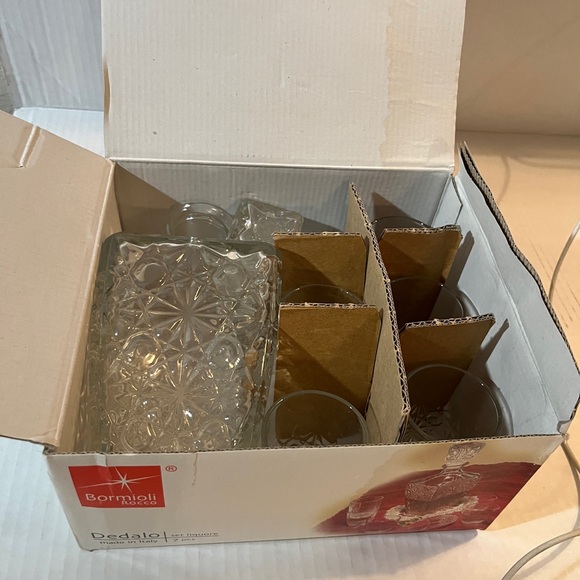 Bormioli Rocco Dedalo Made in Italy. Decanter and 6 Shot Glasses. New in Box.🐠 - Picture 3 of 4